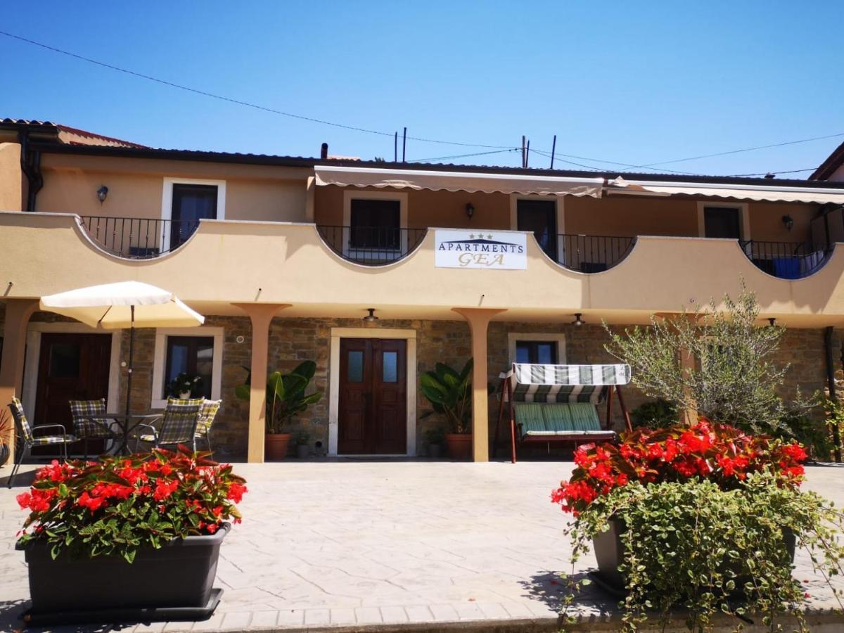 Apartments Gea Lucija Esterno foto