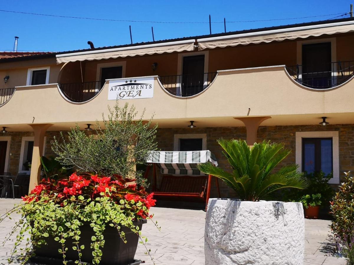 Apartments Gea Lucija Esterno foto